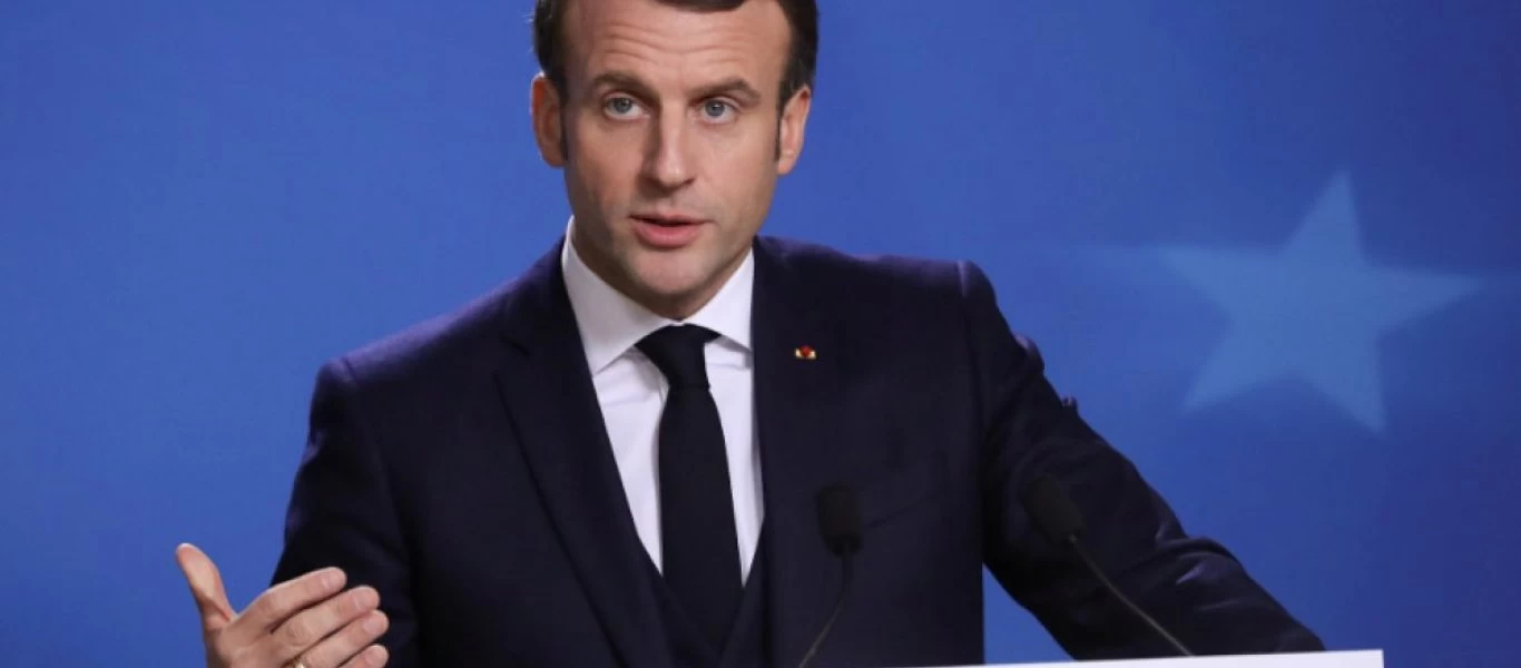 Τιμές πεσόντων στη μάχη αποδίδει η Γαλλία στους υγειονομικούς που πέθαναν από κορωνοϊό